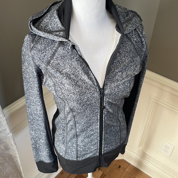 🖤Lululemon jacket🖤 - Picture 2 of 11